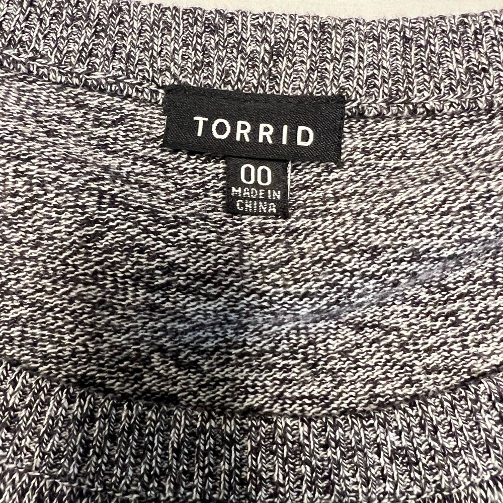 Torrid Black sweater Marbled floral embroidery faux‎ undershirt Medium/00 - Picture 2 of 11